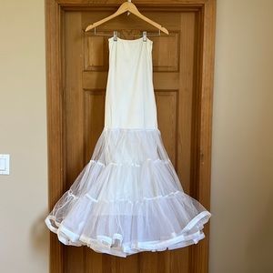 A-line Silhouette wedding dress slip